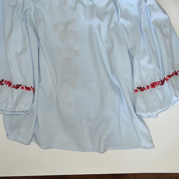 Zara Trafaluc Off The Shoulder Blue Blouse Red Floral Embroidery Size M Boho - Picture 5 of 6